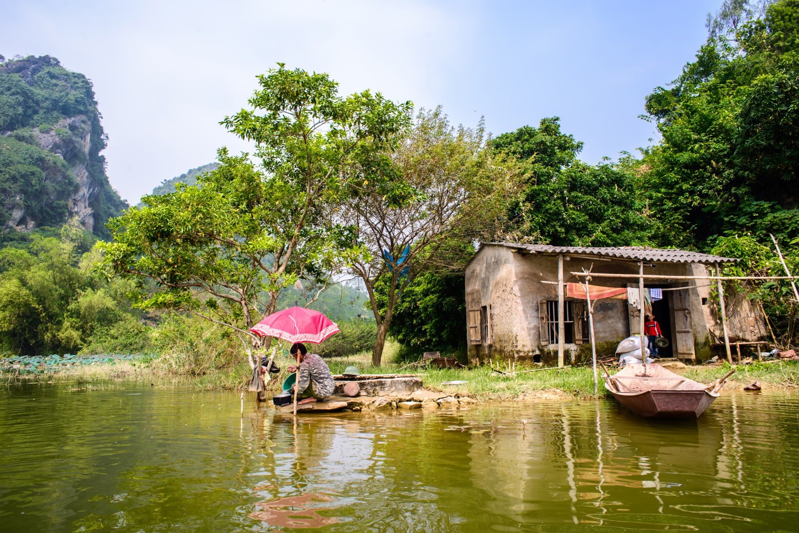 Cắm trại tại Hồ Quan Sơn - điểm đến chill cực gần Hà Nội